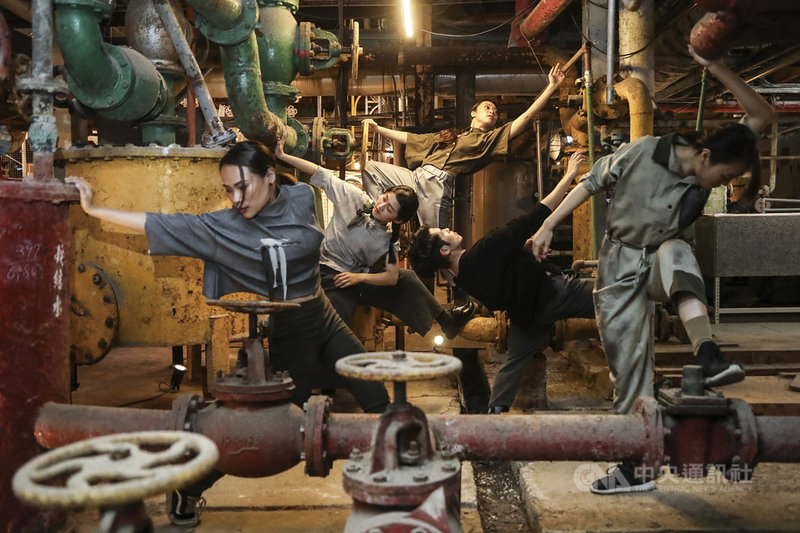 美國務院Center Stage計畫 屏東舞團獲邀演出 屏東縣長潘孟安14日指出,深耕屏東的「滯留島舞蹈劇場Resident Island Dance Theatre」入獲選美國國務院第6季Center Stage計畫,將受邀到全美巡迴演出。(屏東縣政府提供)中央社記者郭芷瑄傳真 110年8月14日