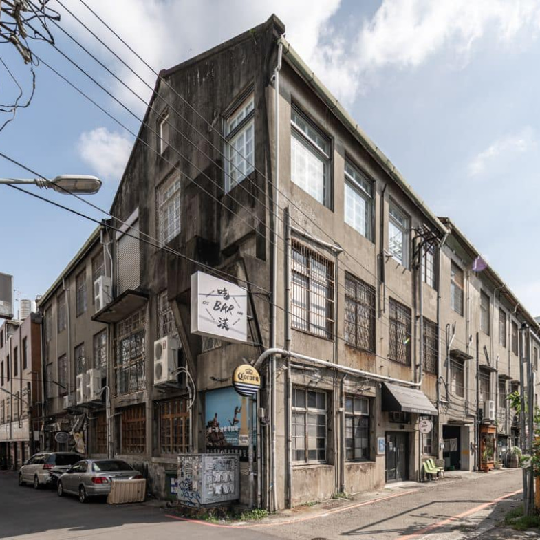 台中舊城「復興工廠1962」新開幕!60年化妝品工廠再活化,文創、咖啡與美食齊聚,「芭樂冰美式」這裡喝得到!