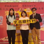 嘉義市長黃敏惠（中）與民政處長劉美鳳（左）、設計團隊總顧問林國慶為「福抱嘉義，來嘉廟妙妙」成果展揭幕。記者李宗祐／攝影