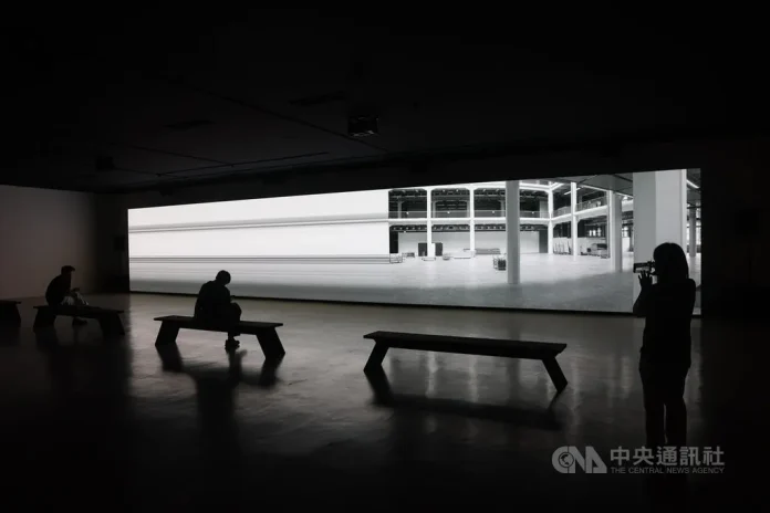 走進展間前先放下「聽音樂」習慣：坂本龍一「觀音．聽時」的 3 種聆聽方法